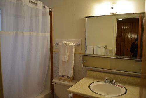 Lodge Whispering Pines Resort