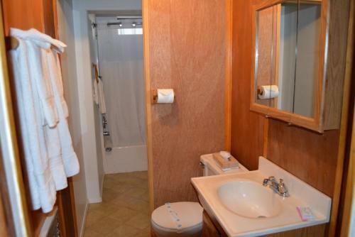 Lodge Whispering Pines Resort