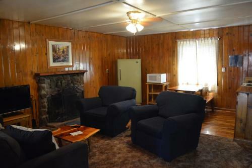 Lodge Whispering Pines Resort