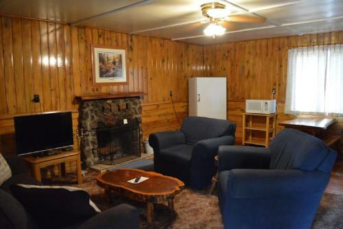 Lodge Whispering Pines Resort