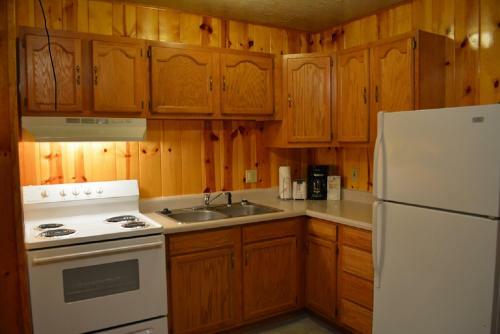 Lodge Whispering Pines Resort
