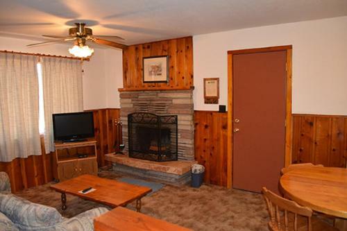 Lodge Whispering Pines Resort