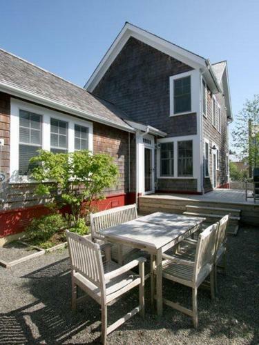 Ocean Shadow Five-bedroom Home