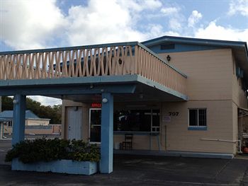 Three Oaks Motel