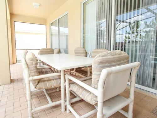 Comrow Villa 7739