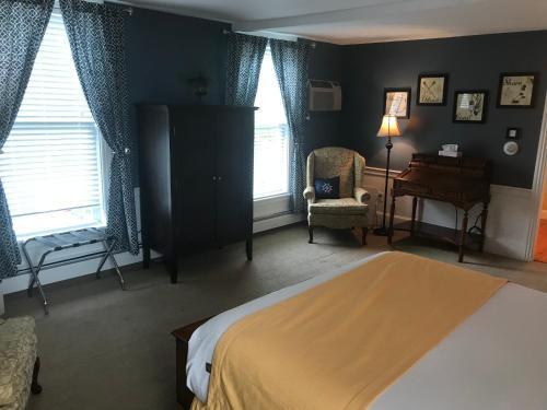 Bed & Breakfast Essex Street Inn