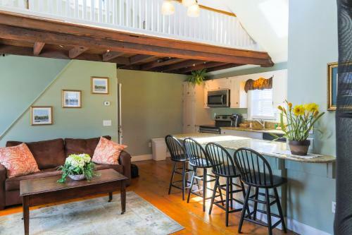 Bed & Breakfast Essex Street Inn