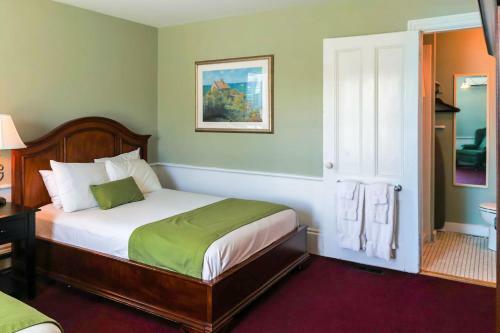 Bed & Breakfast Essex Street Inn