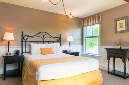 Bed & Breakfast Essex Street Inn