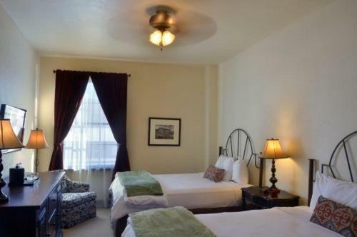 The Holland Hotel