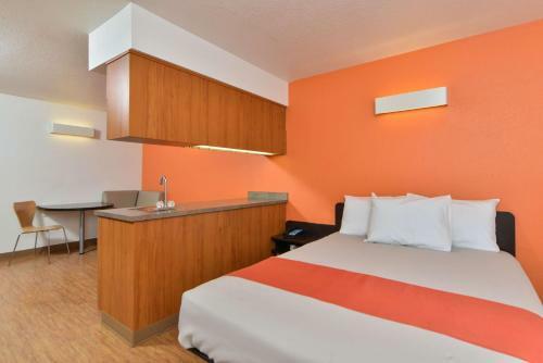 Motel 6 Meridian
