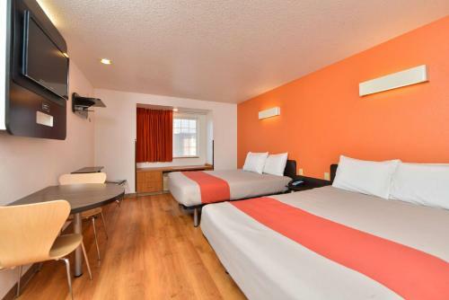 Motel 6 Meridian
