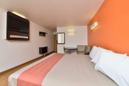 Motel 6 Meridian