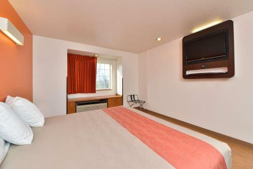 Motel 6 Meridian