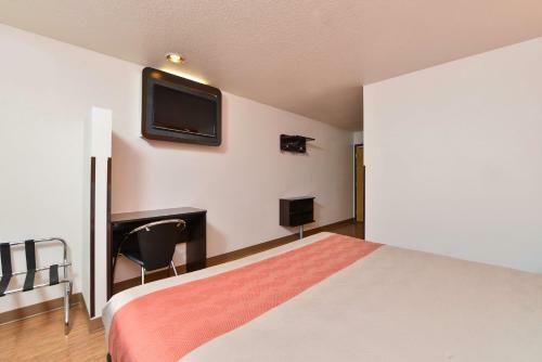 Motel 6 Meridian