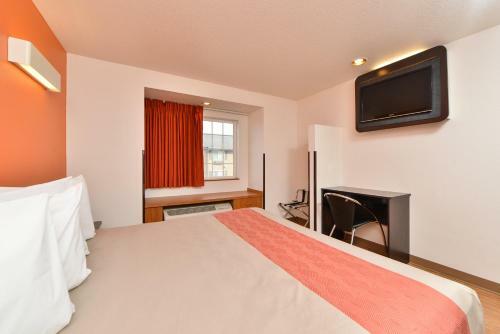 Motel 6 Meridian