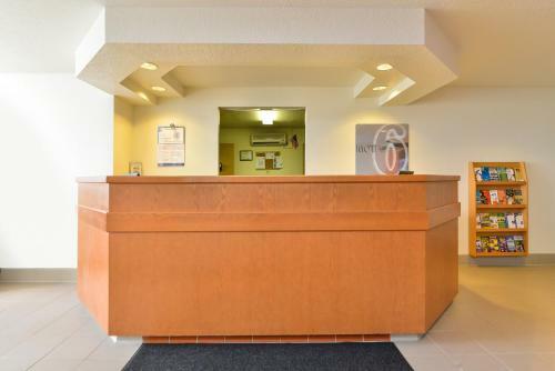 Motel 6 Meridian