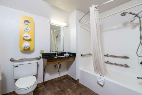 Motel 6 Waterloo