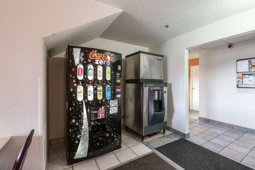 Motel 6 Waterloo