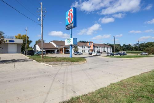 Motel 6 Waterloo