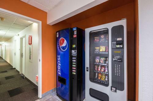 Motel 6 Waterloo