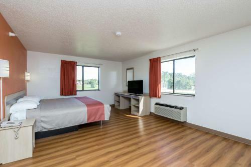 Motel 6 Waterloo