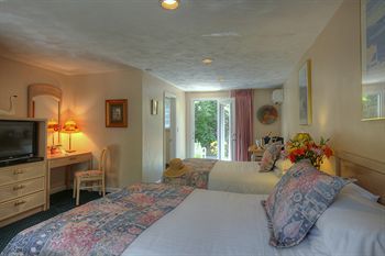 Hotel Pleasant Bay Village Resort