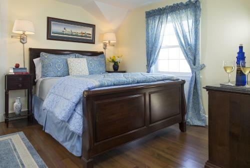 Bed & Breakfast Old Harbor Inn
