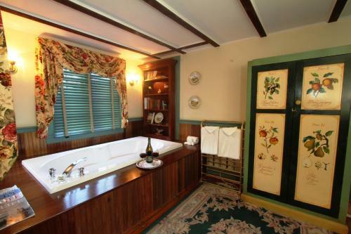 Posada Captain's House Inn