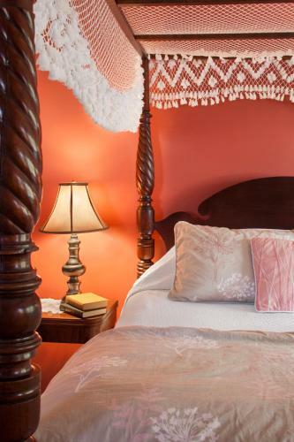 Posada Captain's House Inn