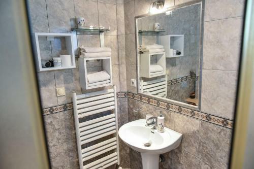 Hostal Guest House Vila Mila