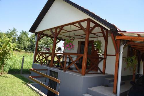 Holiday Home Ku?ica Na Drvetu