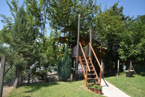 Holiday Home Ku?ica Na Drvetu