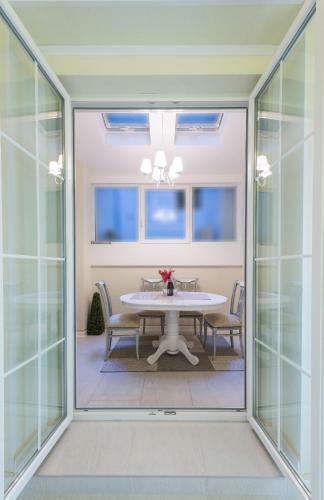 Max Luxury Apartments