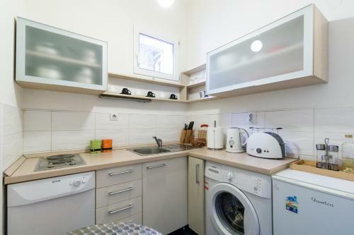 Downtown Apartment 2