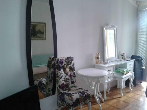 Hostal Hram Rooms
