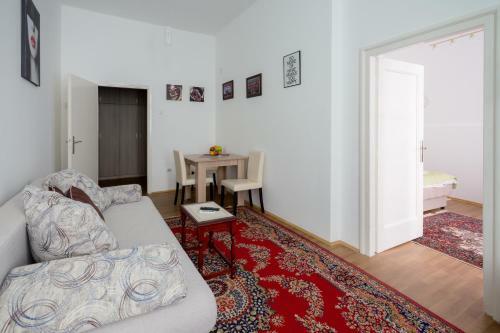 Milosh Apartment