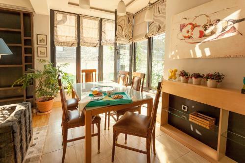 Designer Apartment Wow!