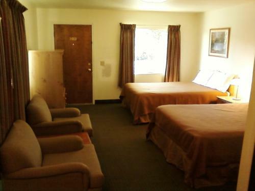 Shady Oaks Motel