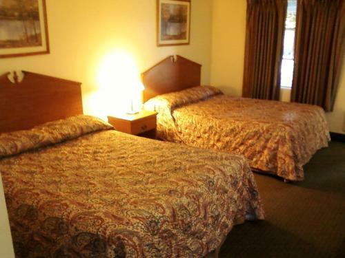 Shady Oaks Motel