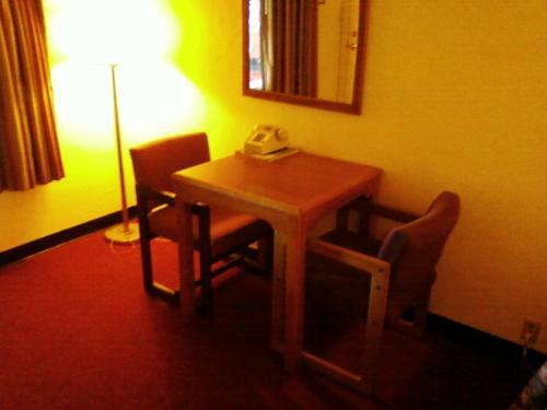 Shady Oaks Motel