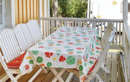 Three-bedroom Holiday Home In Saltsjo-boo
