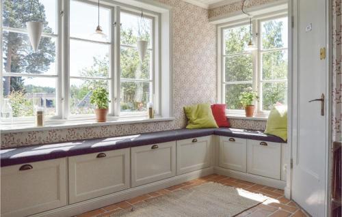 Three-bedroom Holiday Home In Saltsjo-boo