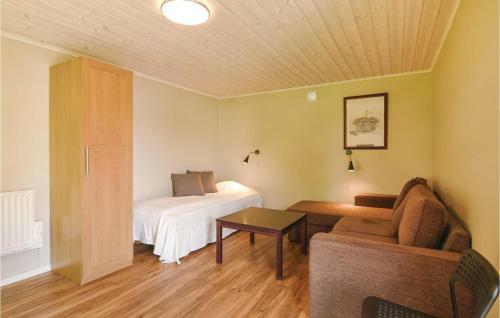 One-bedroom Holiday Home In Sjotorp