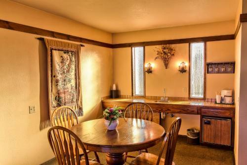 Posada Islands Inn