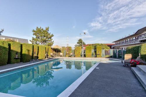Posada Islands Inn