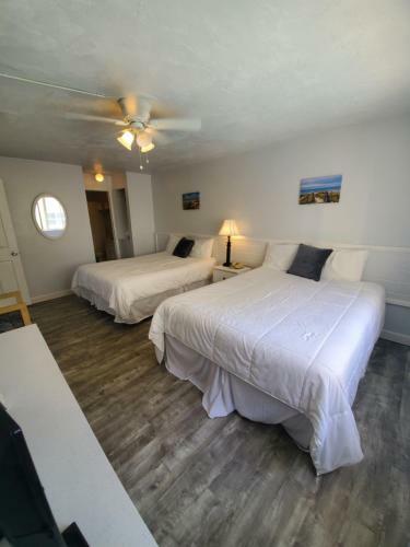 Hotel Coastal Waters Inn