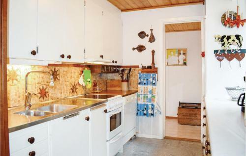 Four-bedroom Holiday Home In Vejbystrand