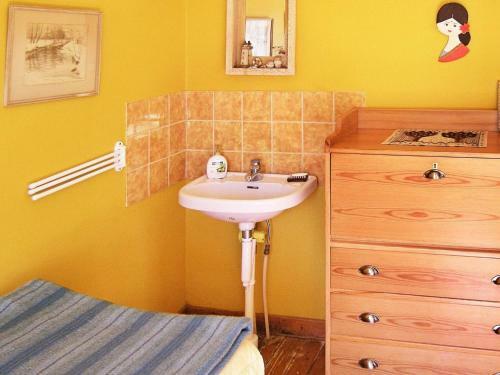 Two-bedroom Holiday Home In Hj�lteby 1