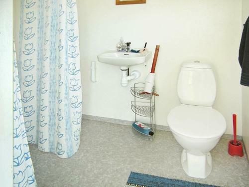 Two-bedroom Holiday Home In Hj�lteby 1